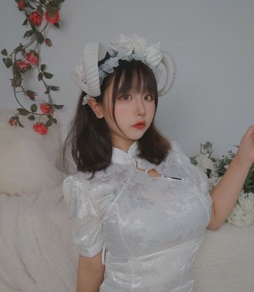 热久久超碰_十万网红美女美酱